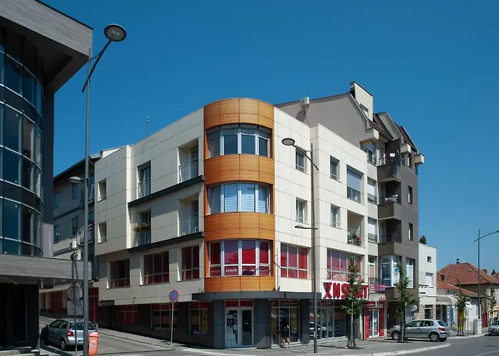 アパート Tri S アランジェロヴァツ