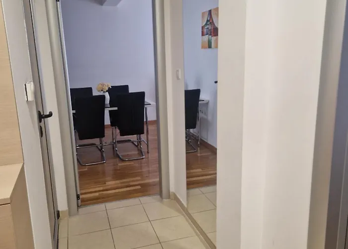 Tri S アパート アランジェロヴァツ