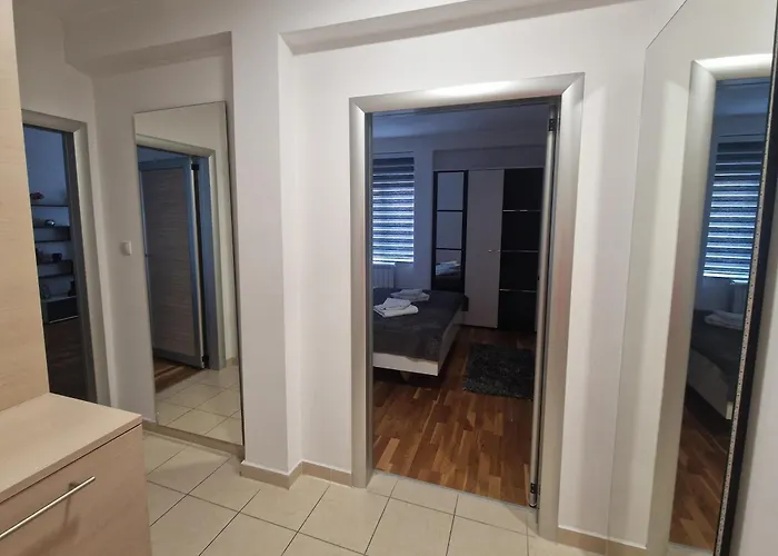 Tri S アパート アランジェロヴァツ